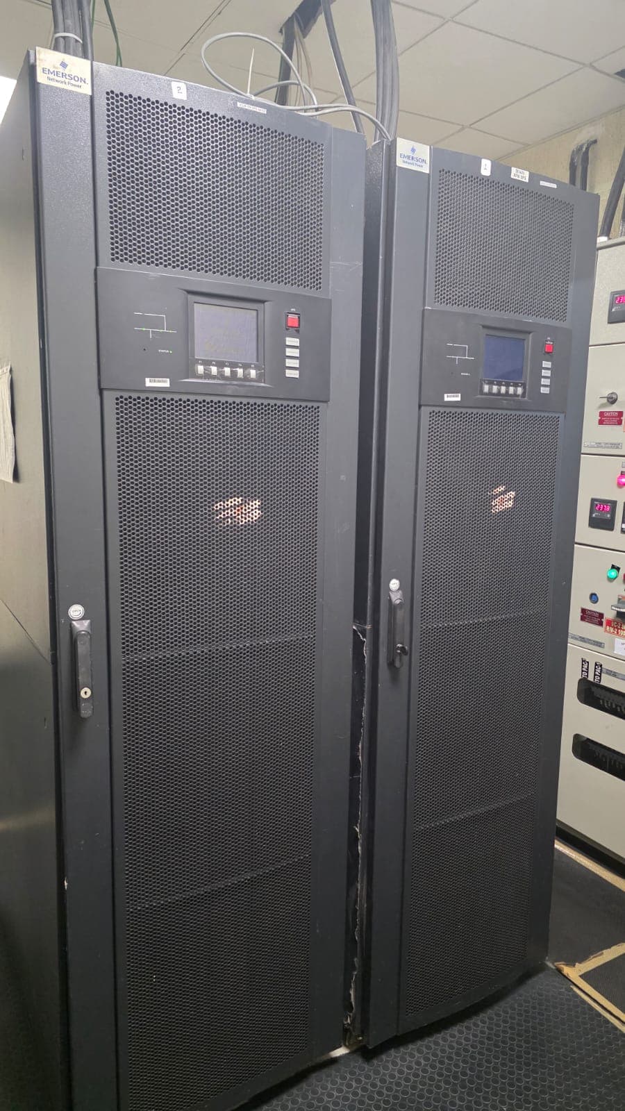 Aarohan Enterprises - Central Chiller & HVAC Plant Dismantling: Controlled refrigerant evacuation and recovery of commercial water-cooled chillers. (Photo 174)