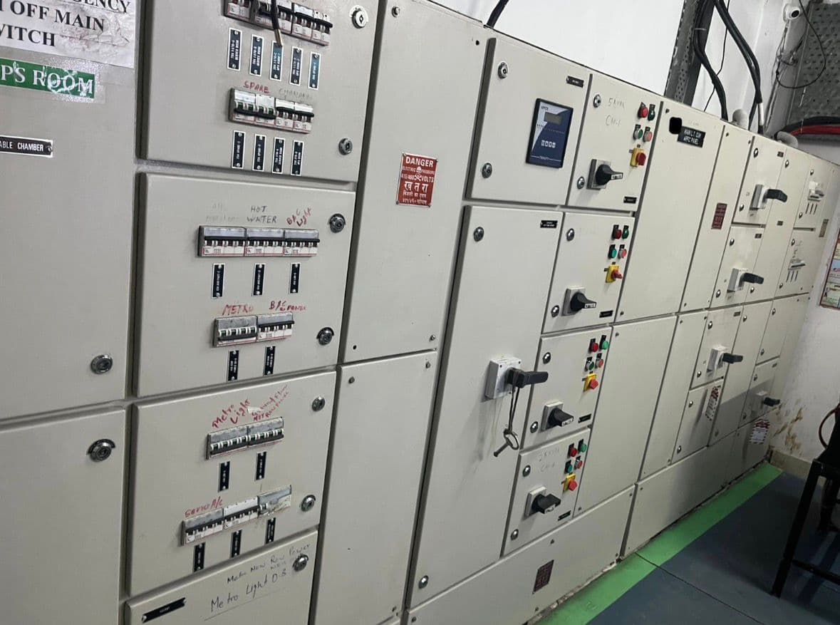 Aarohan Enterprises - Central Chiller & HVAC Plant Dismantling: Controlled refrigerant evacuation and recovery of commercial water-cooled chillers. (Photo 194)